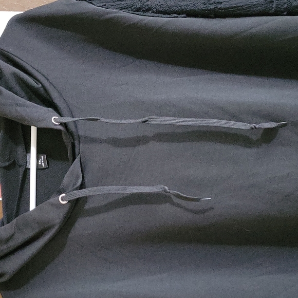 SHEIN hooded long sleeve with lace material 5x - Picture 2 of 7